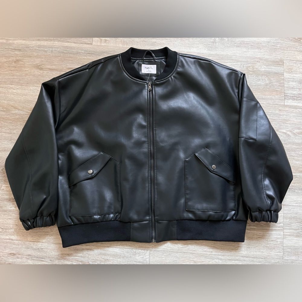 Rue21 Men's Varsity Bomber Jacket Faux Leather Lined Front Zip Black Large $98